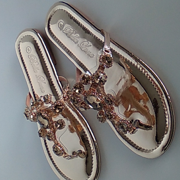 ** HOST PICK ****Bella Luna Women's Gold Jeweled Sandals Size 9- NIB - Picture 3 of 4